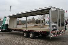 Semi Trailer With Sliding Side Curtains