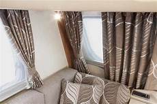 Ready­Made Curtain